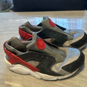 Used boys shoes size 5.5Y